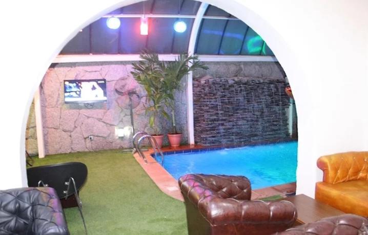 E-Suites Hotel, Абуджа Экстерьер фото