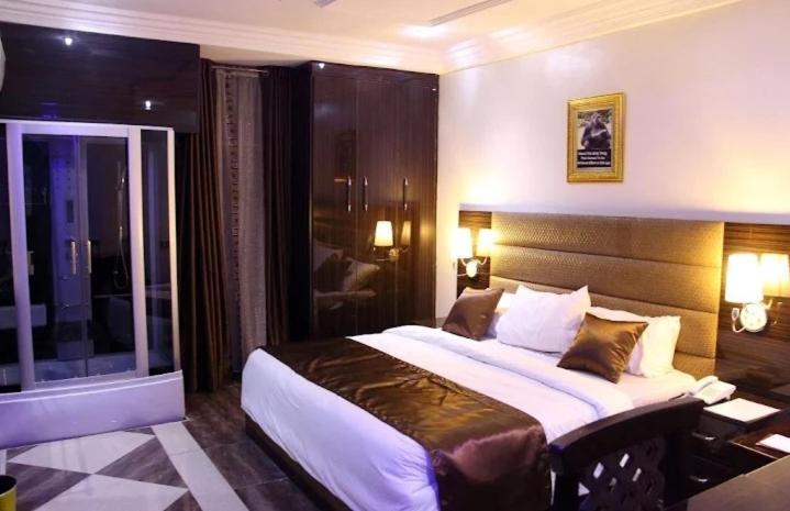 E-Suites Hotel, Абуджа Экстерьер фото