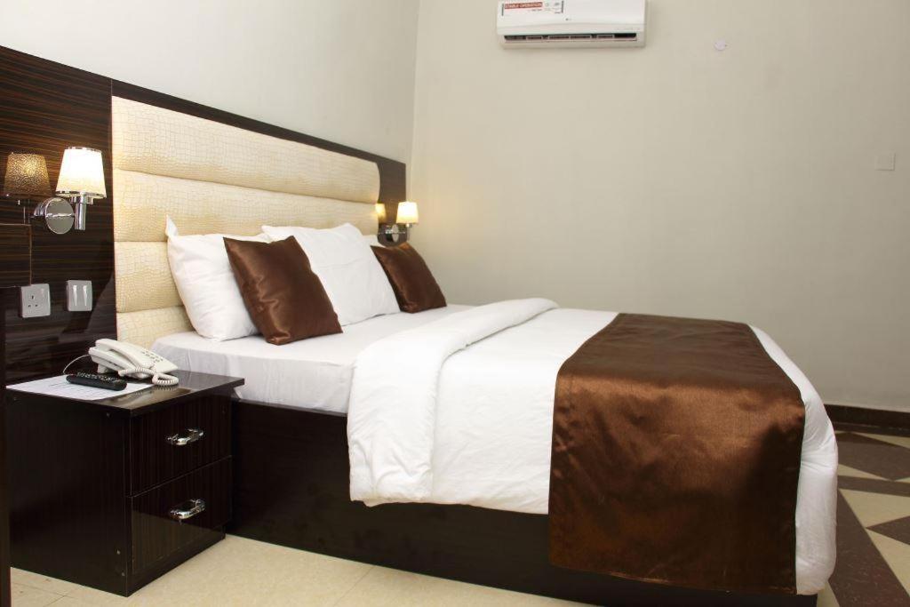 E-Suites Hotel, Абуджа Экстерьер фото