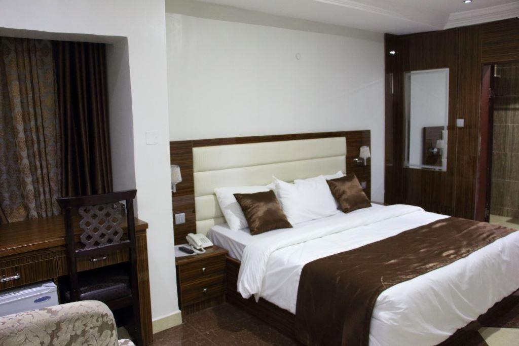 E-Suites Hotel, Абуджа Экстерьер фото